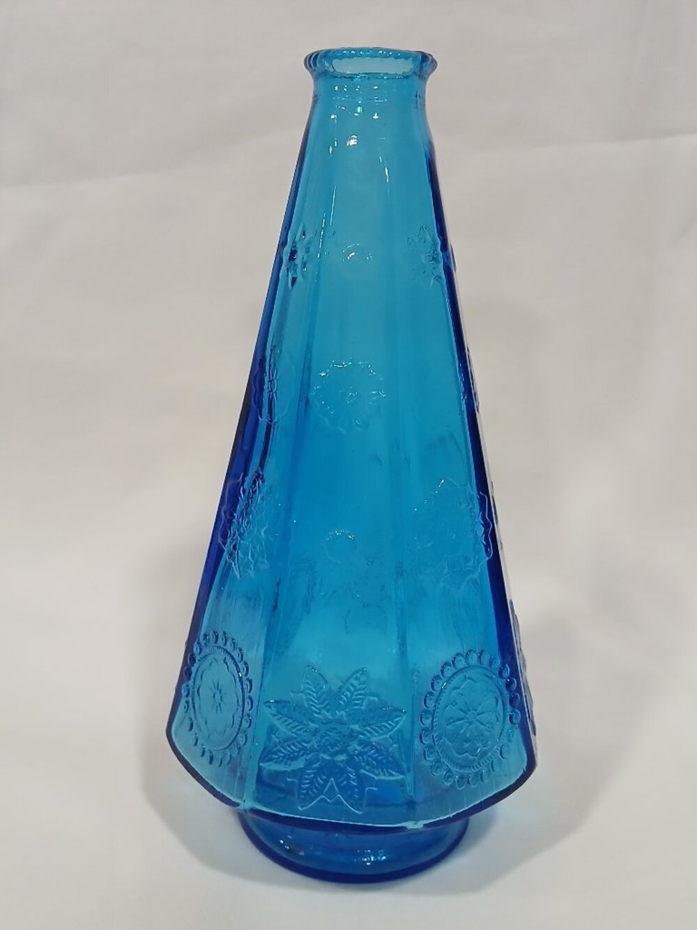Vntg Wheaton Glass Co, NJ Blue Glass Christmas Tree Decanter Vase 9.5" No Lid